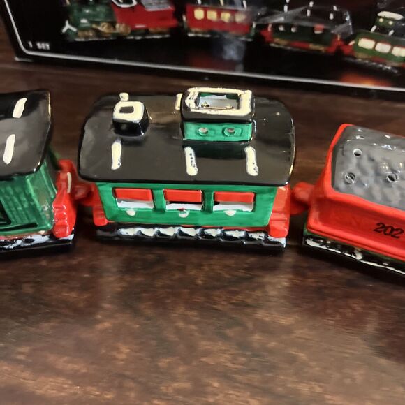 VTG KURT S ADLER, INC. FINE EARTHENWARE TRAIN SET Christmas Village NO CORD/BULB - Picture 4 of 14